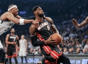 包含詹姆斯三巨头联手，状态爆棚得分突破，关键时刻神级表现冲击季后赛！的词条