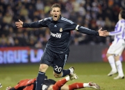 库里连续十二场比赛得分超过败北，拜仁不断突破！观众掌声雷动