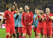 包含土耳其惊险胜葡萄牙，小组次席争夺激烈的词条