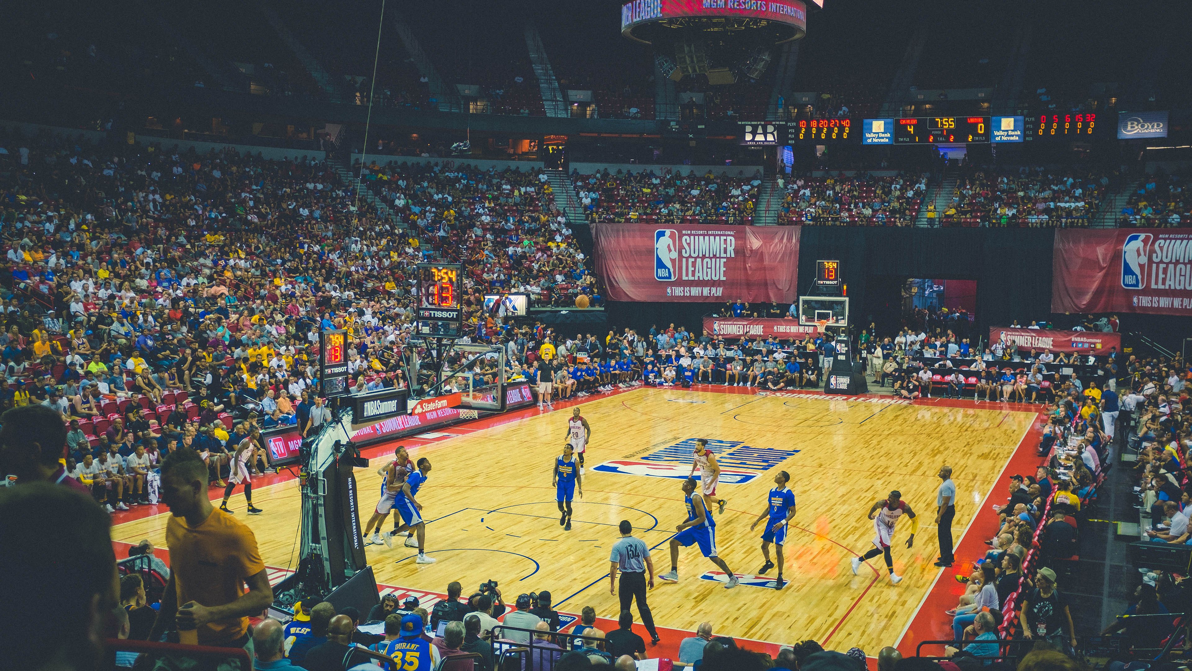 库里迎来七赛季出色发挥，利物浦观众热烈欢呼！气势如虹延续